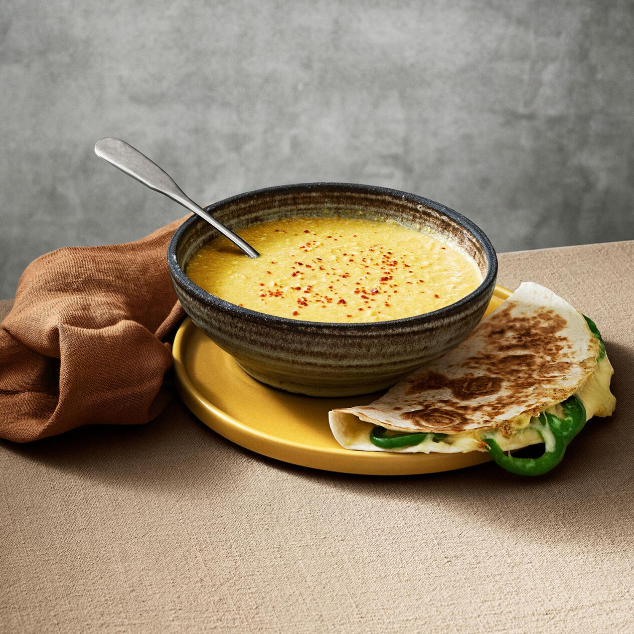 Mexikansk majssoppa med quesadillas