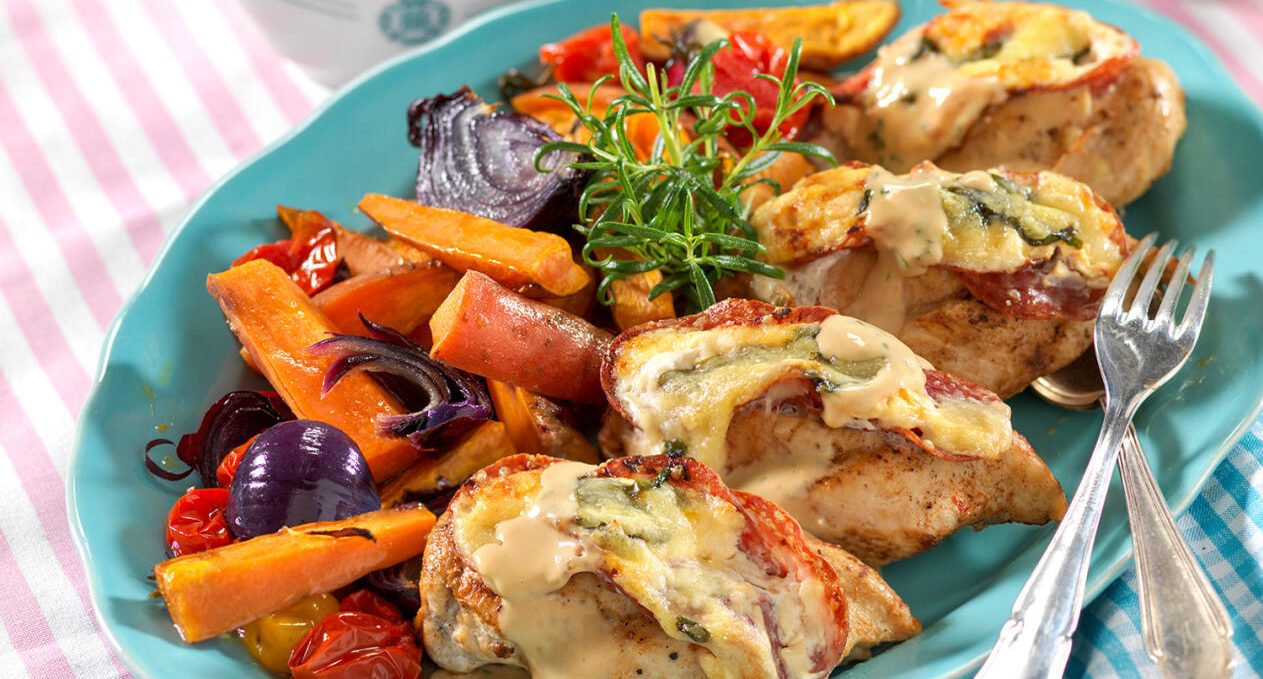 Fyllda kycklingfiléer med rostad sötpotatis