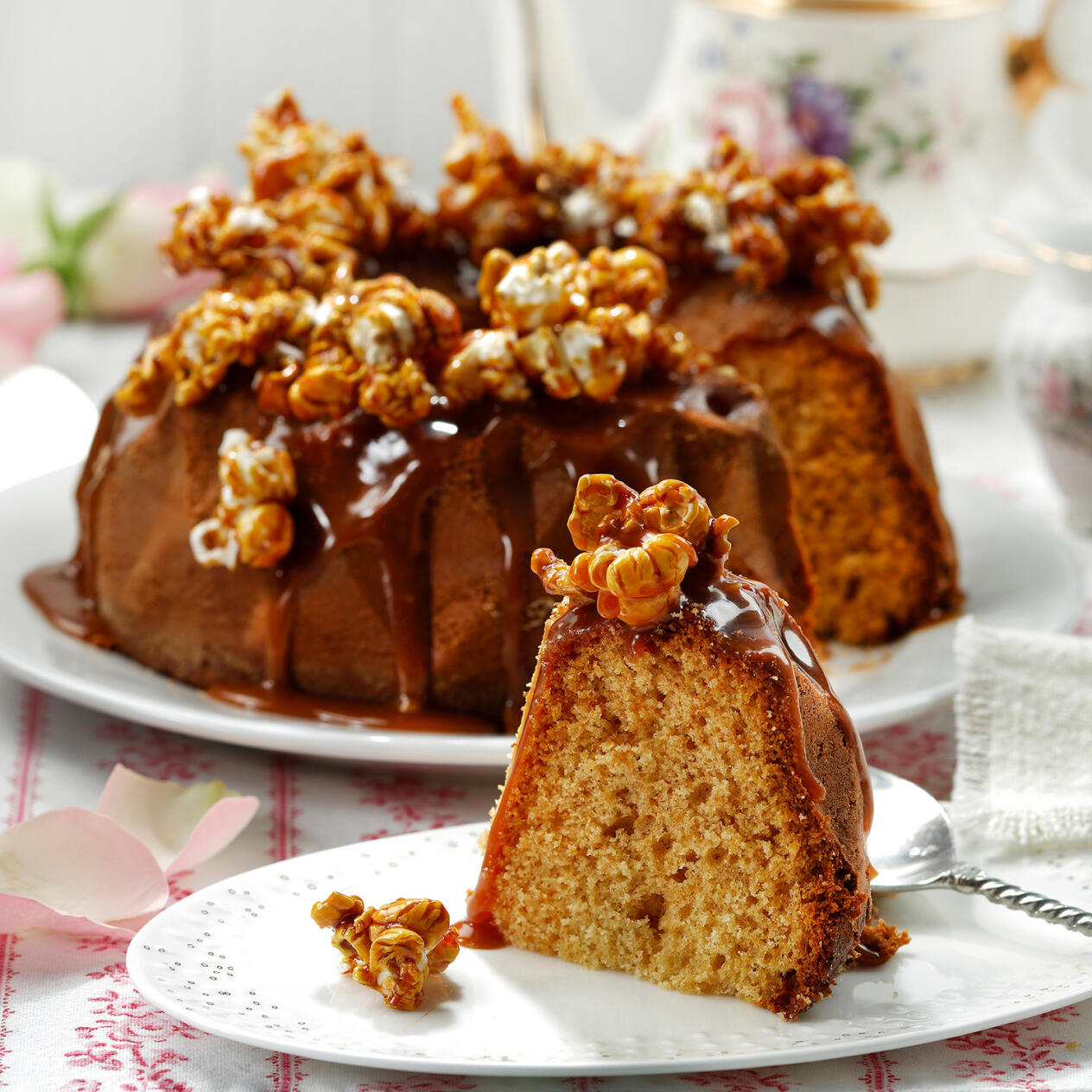 Honungskaka med kolapopcorn