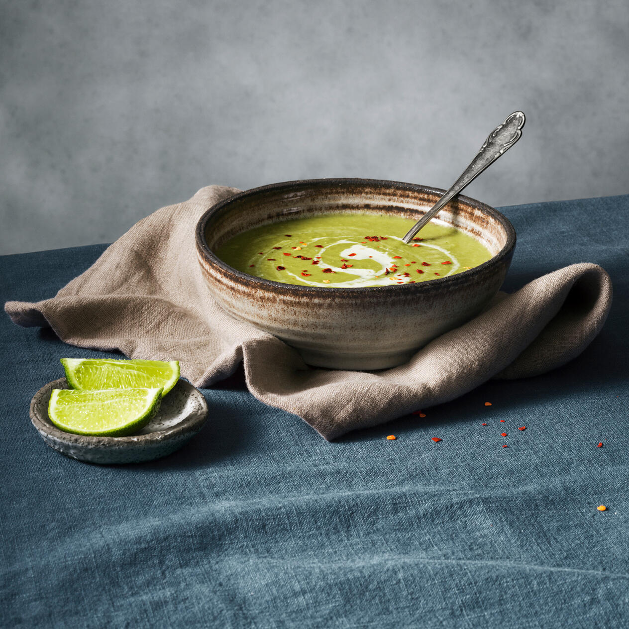 Grön ärtsoppa med kokosmjölk och chili