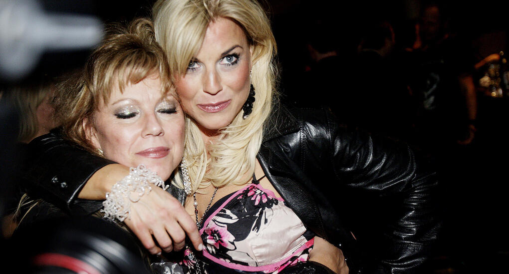 Systrarna var på många sätt varandras motpoler men samtidigt tvillingsjälar. Marie och Josefin vid Melodifestivalen 2008. Foto: TT