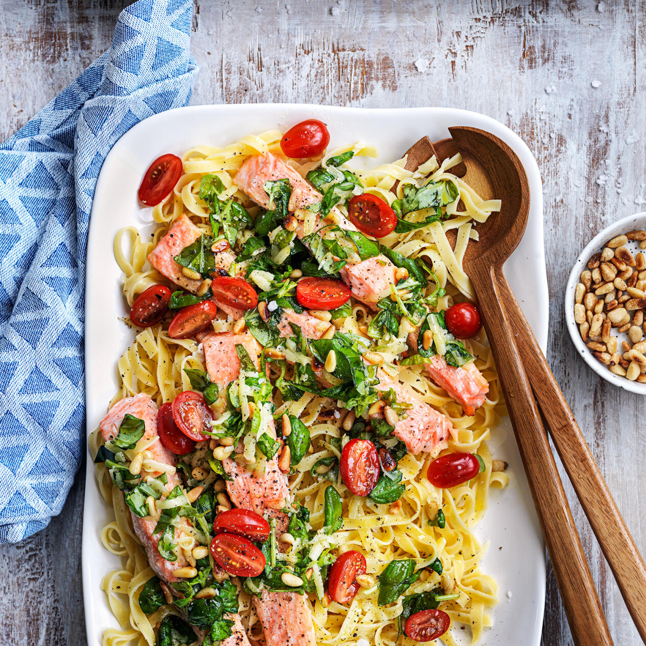 Lax med  chunky pesto  och tagliatelle