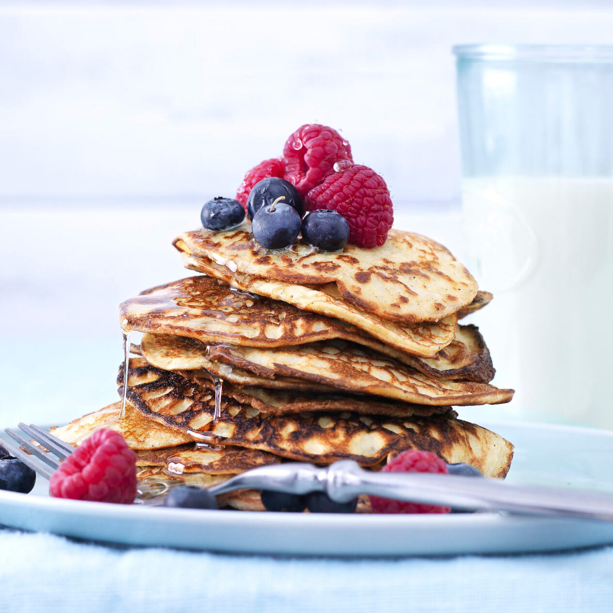 Ljuvlig proteinpannkaka med bär
