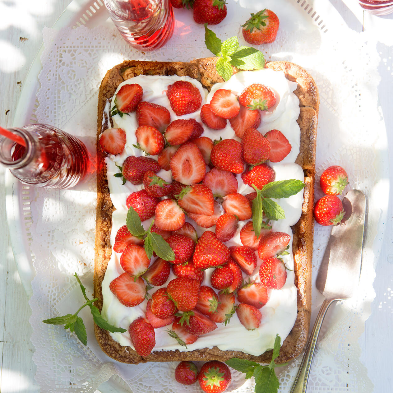 Sommartårta med jordgubbar