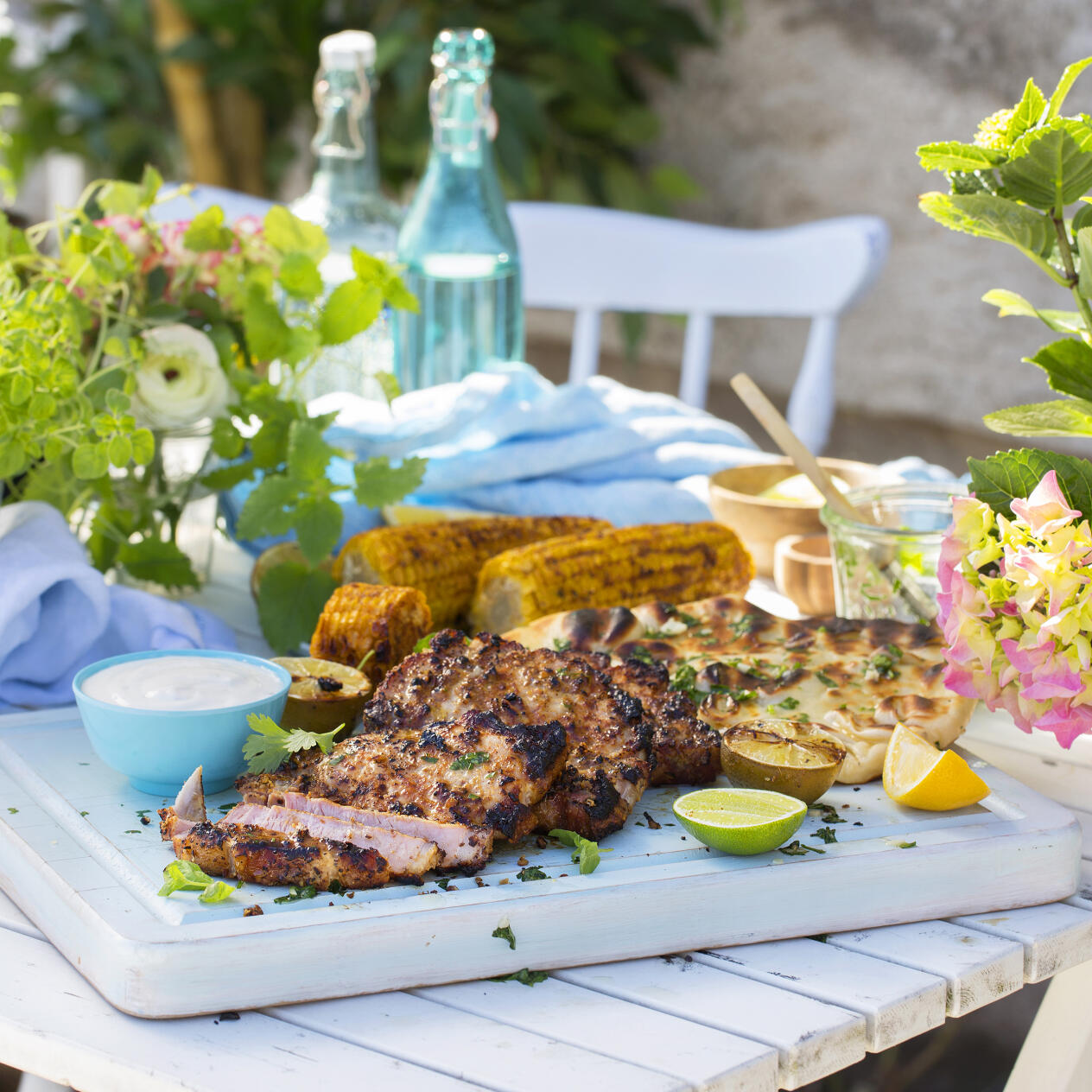 Kryddiga kotletter med grillad majs