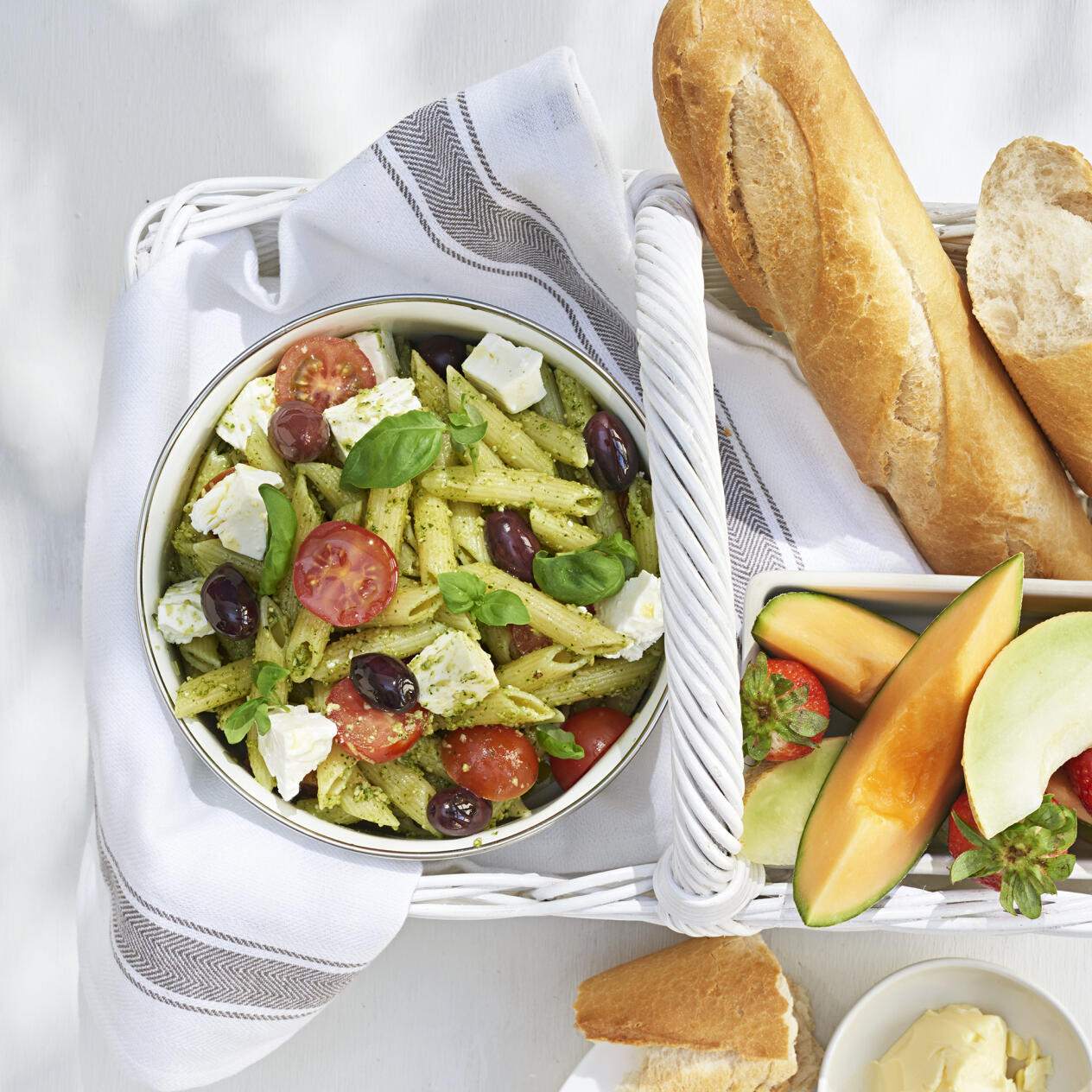 Pastasallad med pesto och fetaost