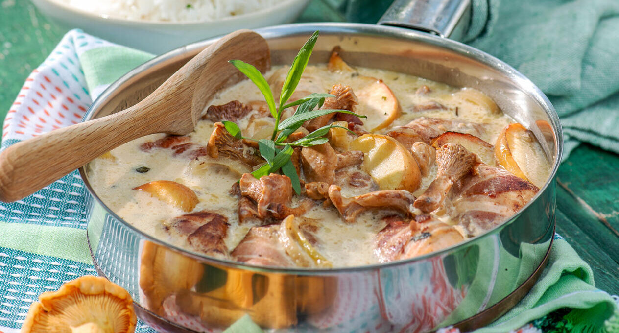 Kycklinggryta med kantarell och äpple