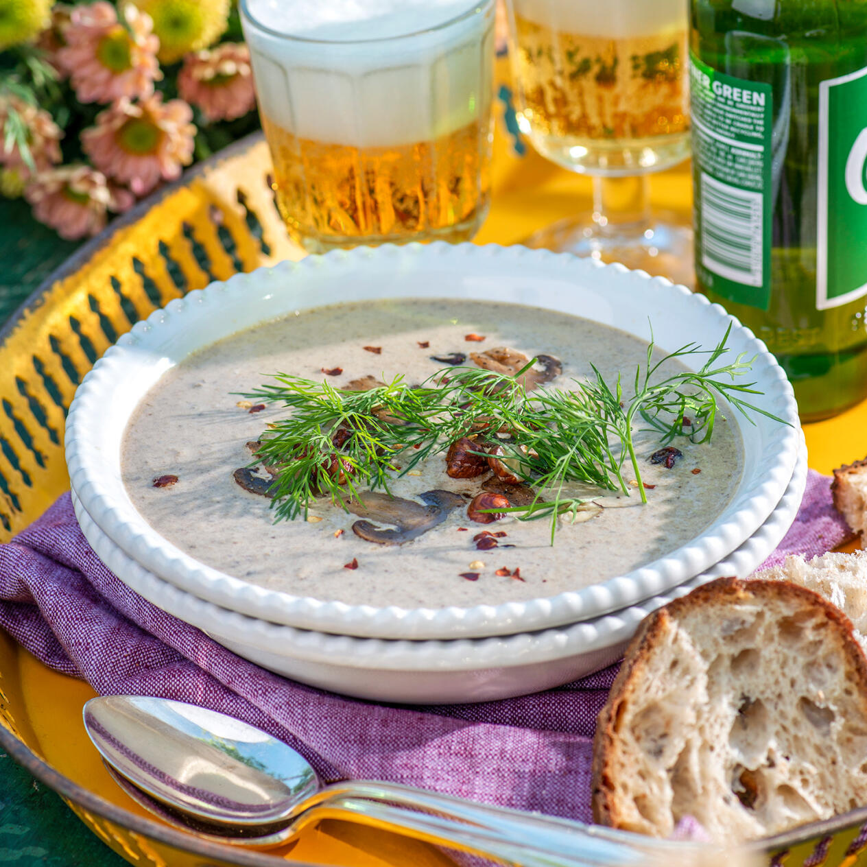 Svampsoppa med syrad grädde