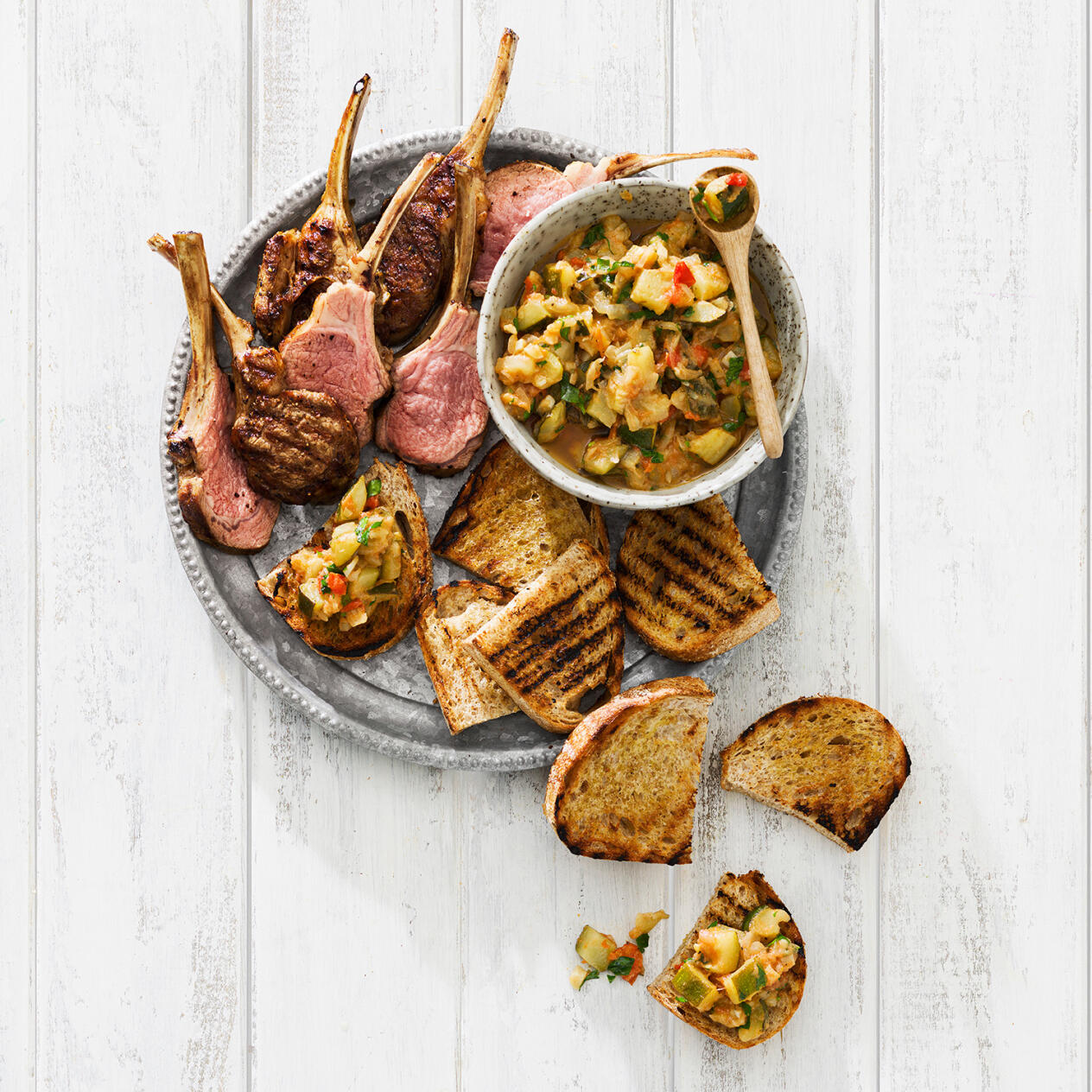 Lammracks med zucchiniröra