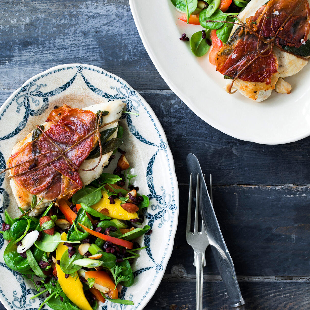 Kyckling saltimbocca med rissallad