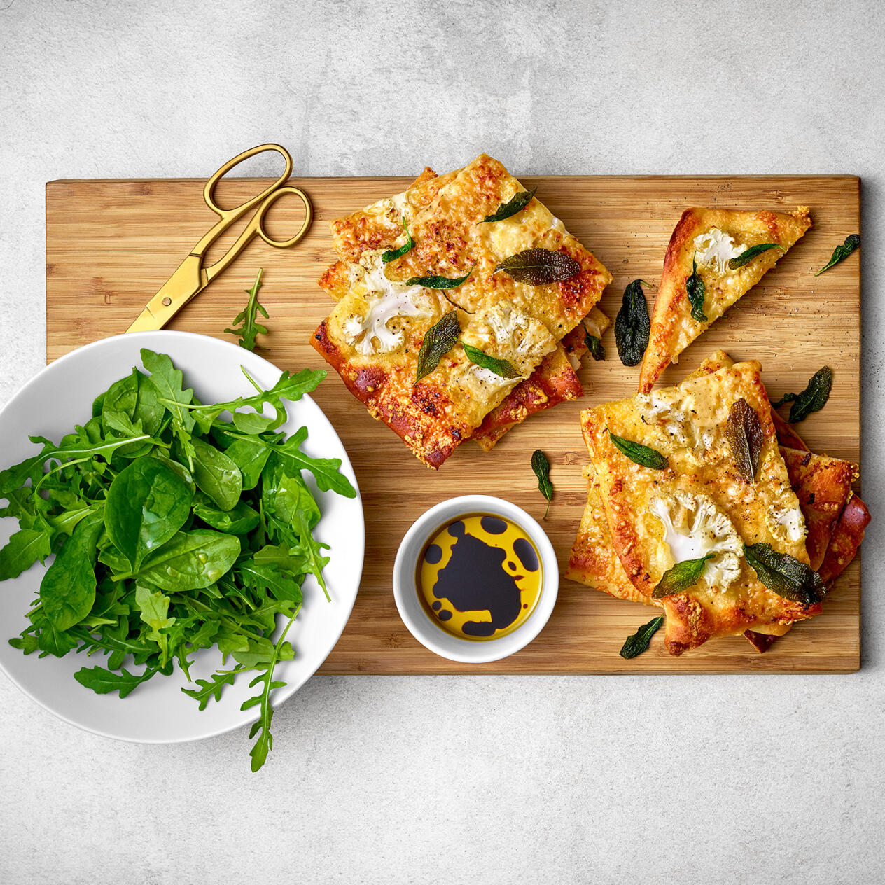 Blomkålspizza med gruyèreost