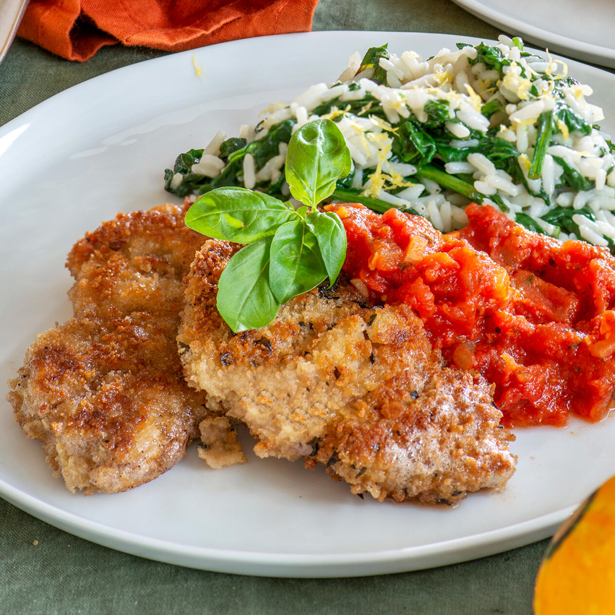 Parmesanpanerad filé med tomatsås