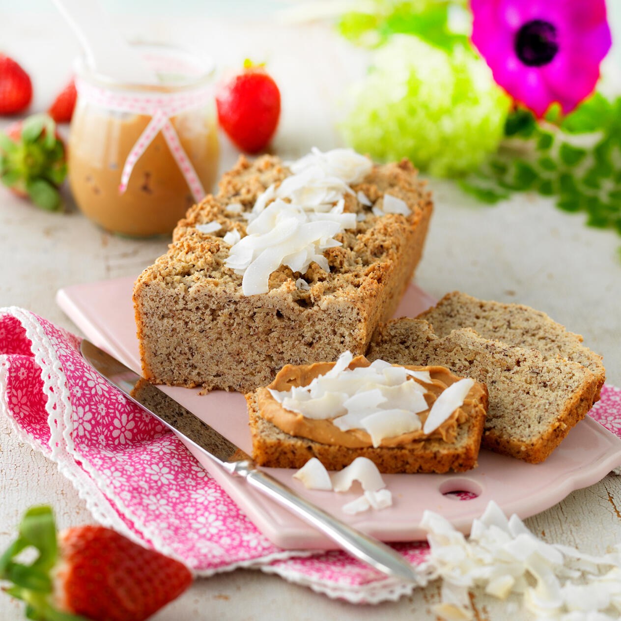 Saftig hasselnötskaka med jordnötssmör