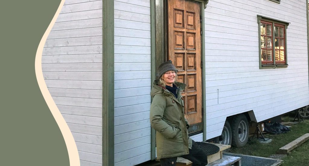 Kim de Bruin trivs i sitt ”tiny house”.