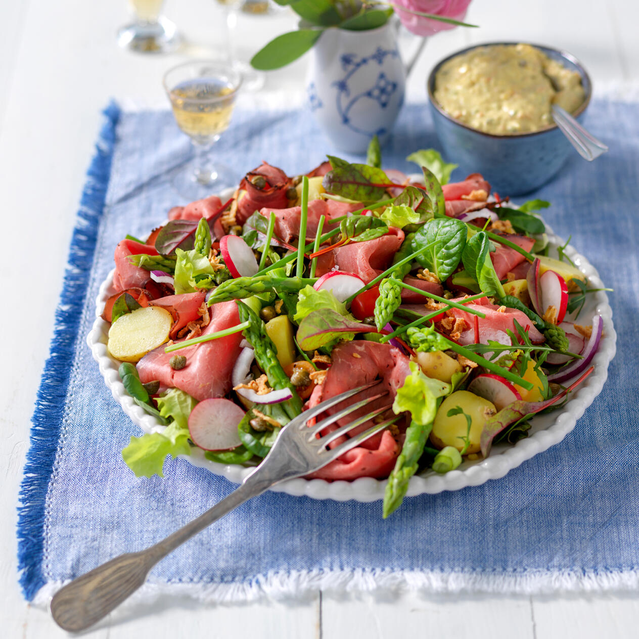 Rostbiffssallad med remouladsås