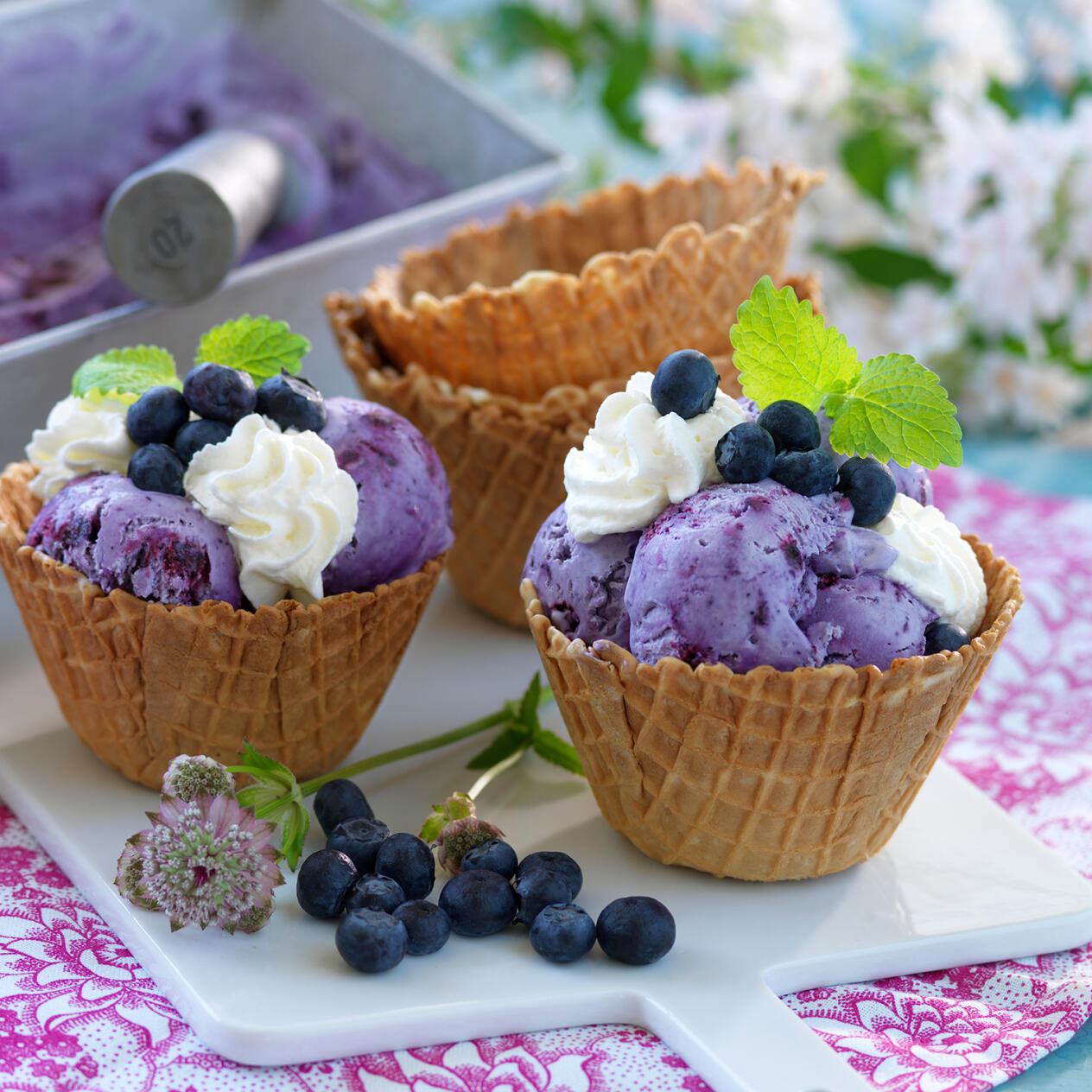 Hemgjord ­blåbärsglass