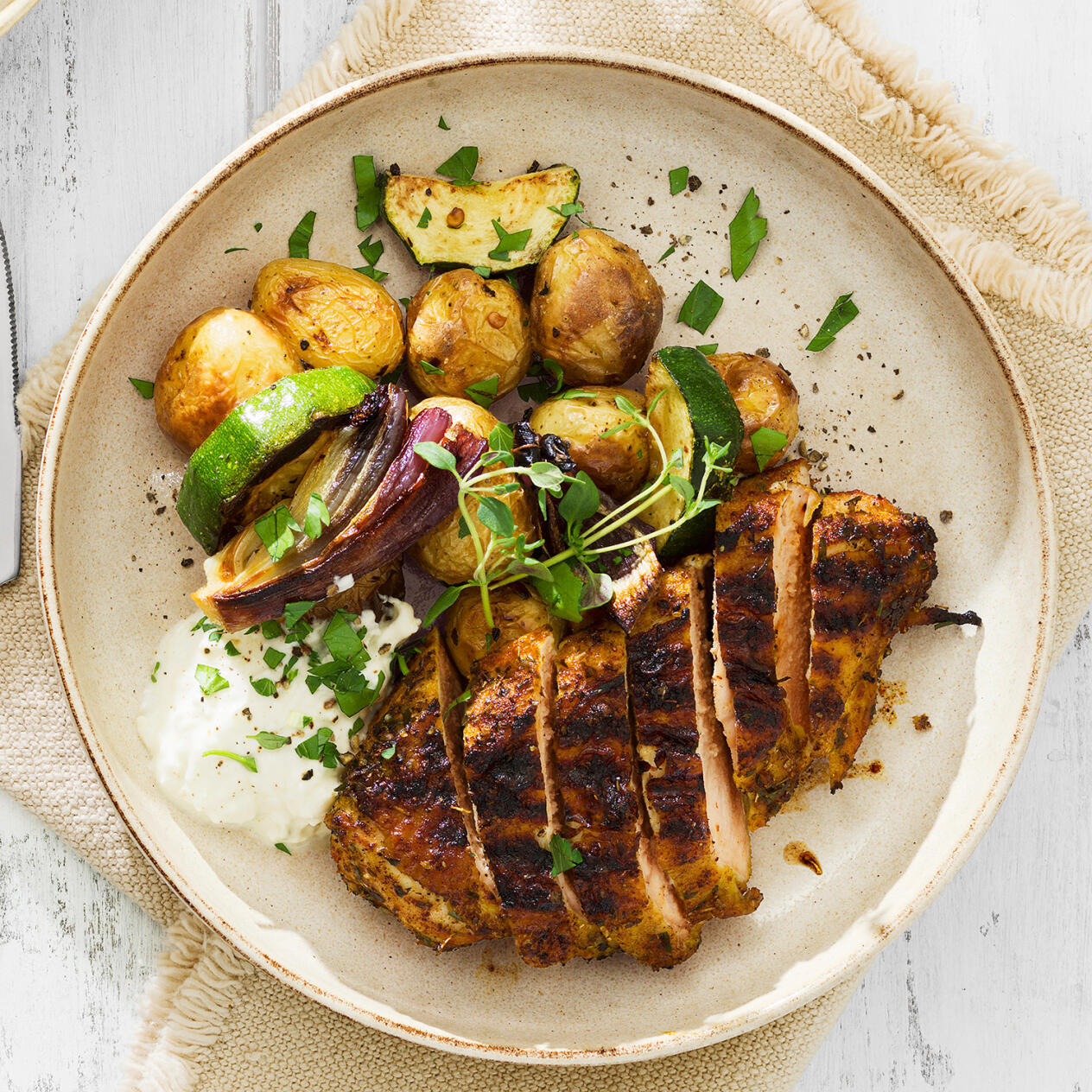 Grillad kyckling med yoghurtsås