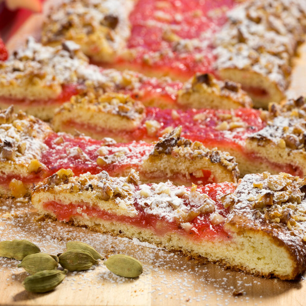 Wienerlängd med rabarber och jordgubbar