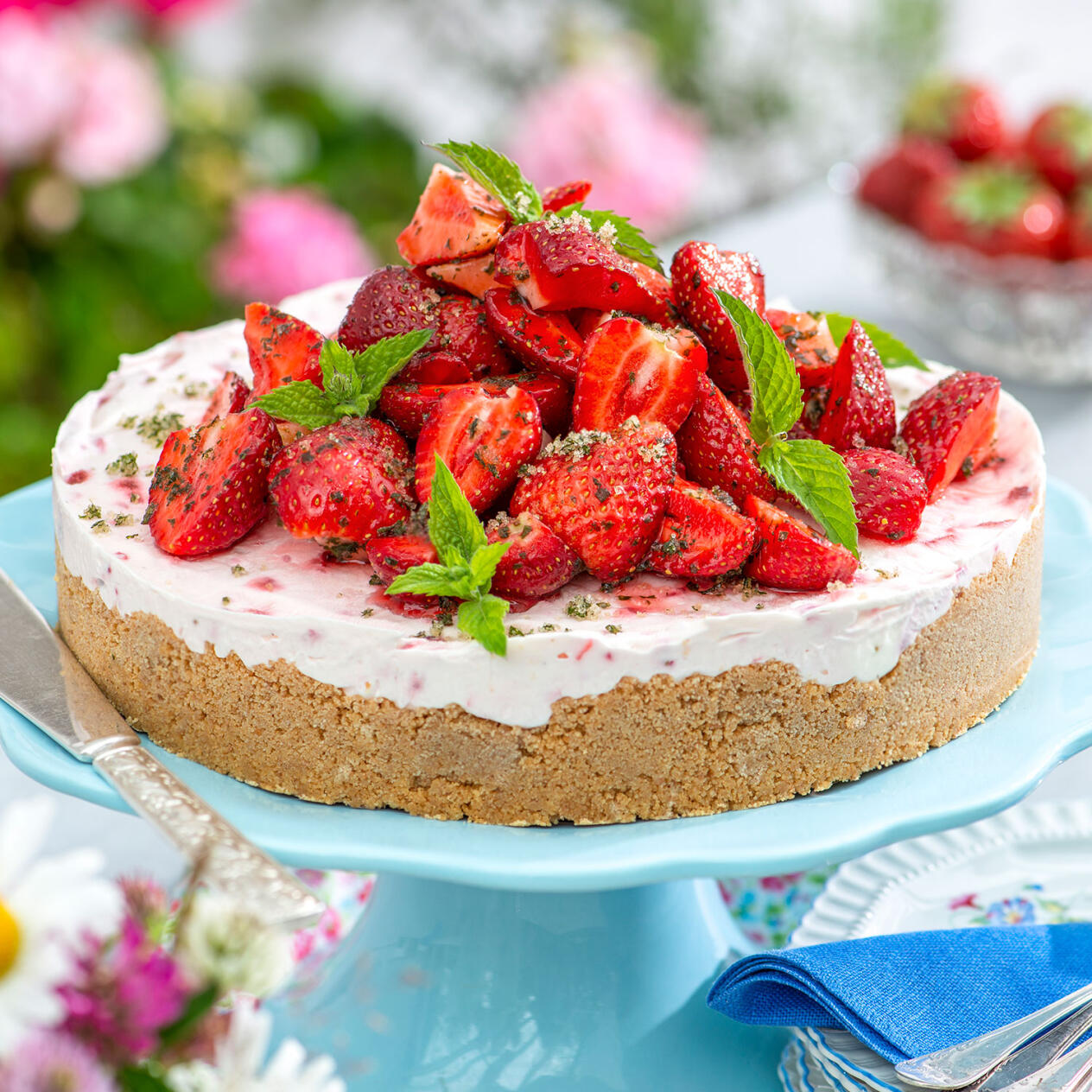 Cheesecake med ­myntajordgubbar