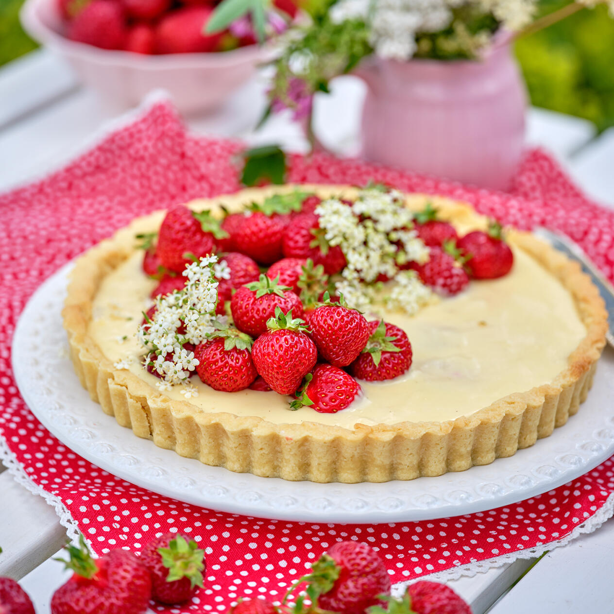 Jordgubbspaj med vaniljkräm