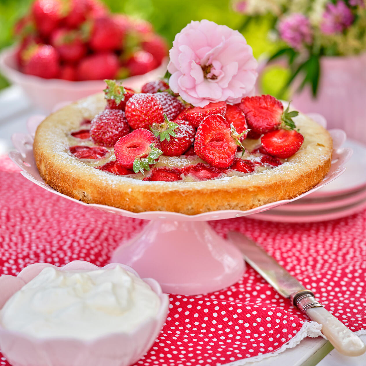 Vit kladdkaka med jordgubbar