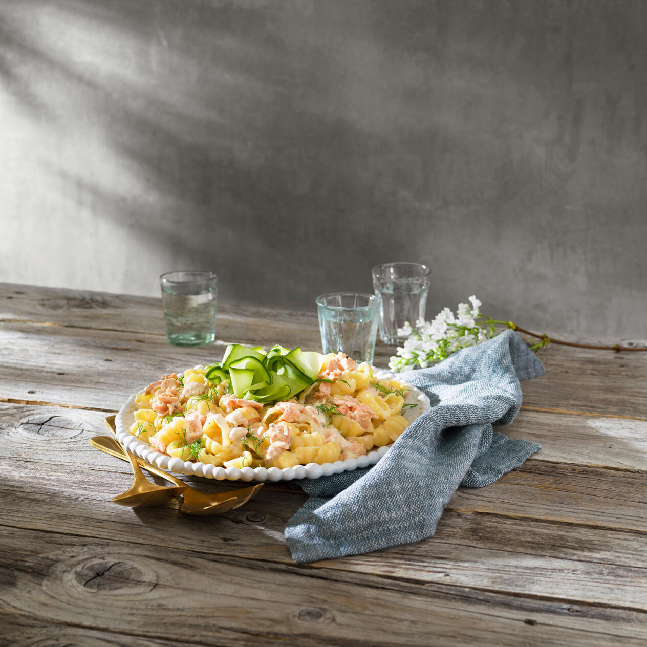 Krämig laxpasta med dill och citron