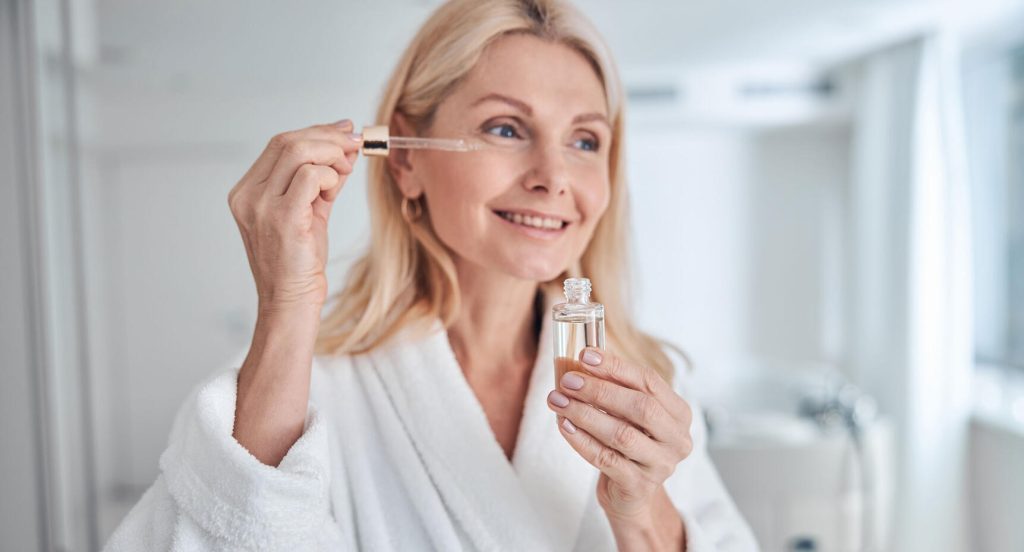 Foto: Shutterstock | Arganolja går bra att använda runt ögonen.