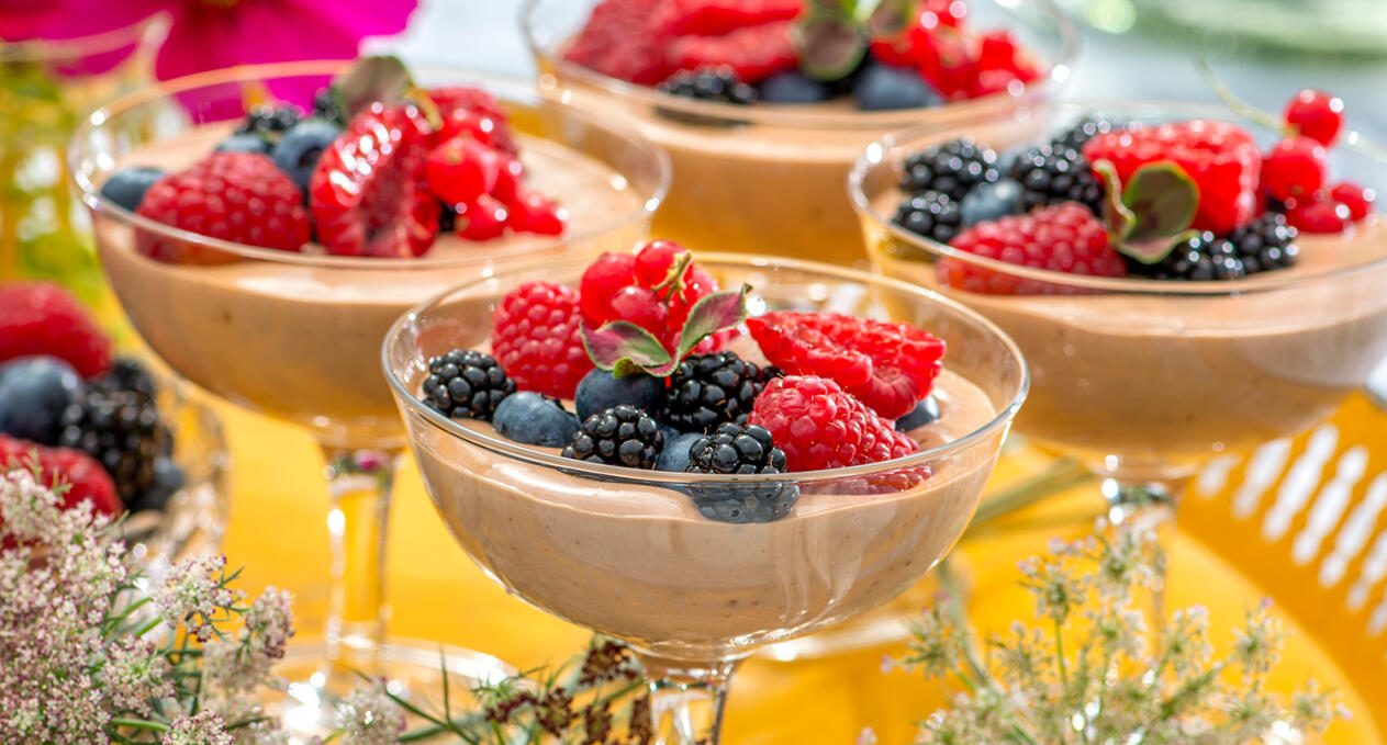 Mjölkchokladmousse med bär