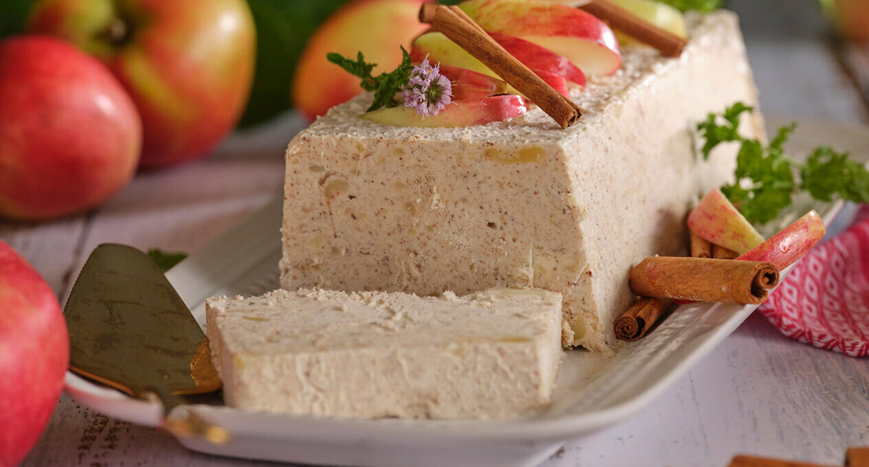 Hemmagjord äppelglass med kanel