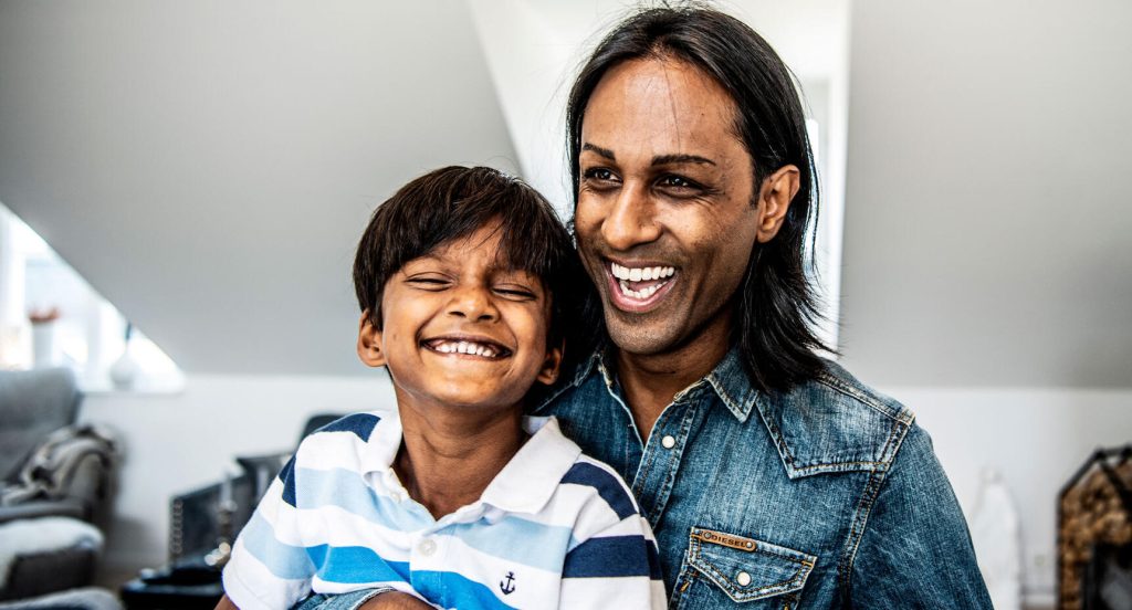 ”Adrian har inte haft någon alls och nu är det någon som har valt honom. Han har väntat, väntat och väntat på dig.”