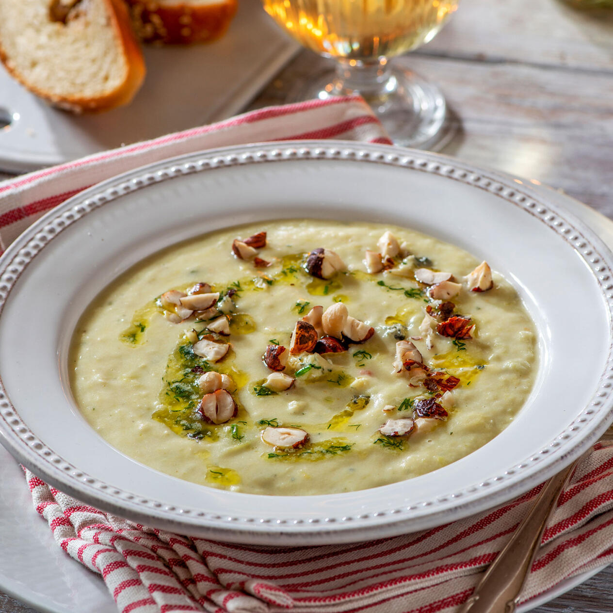 Potatis- och purjolökssoppa med dillsmör