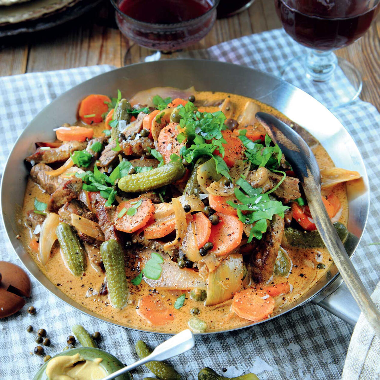 Biff i grönpepparsås