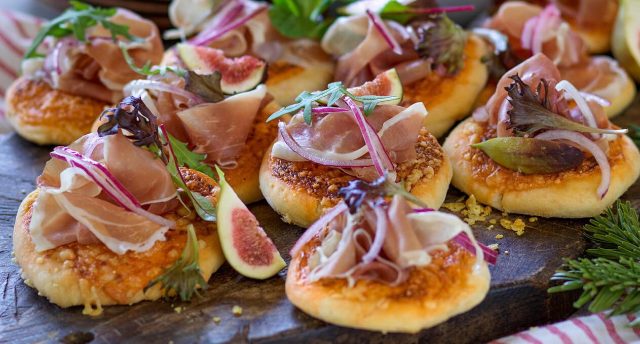 Minipizzor med skinka och fikon