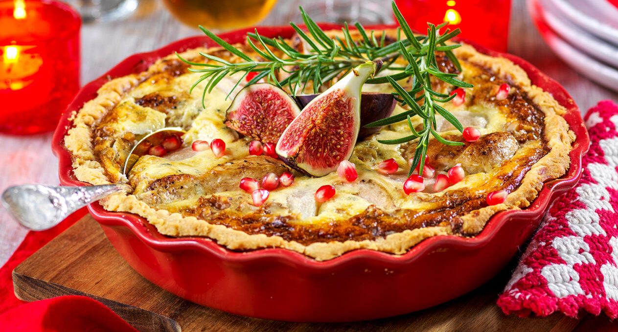 Ädelostpaj med kyckling och päron