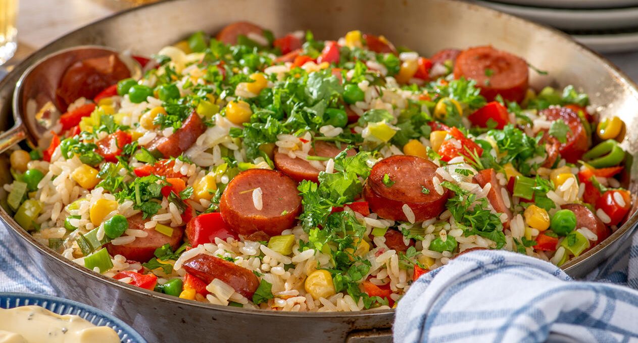 Stekt ris med kryddig korv