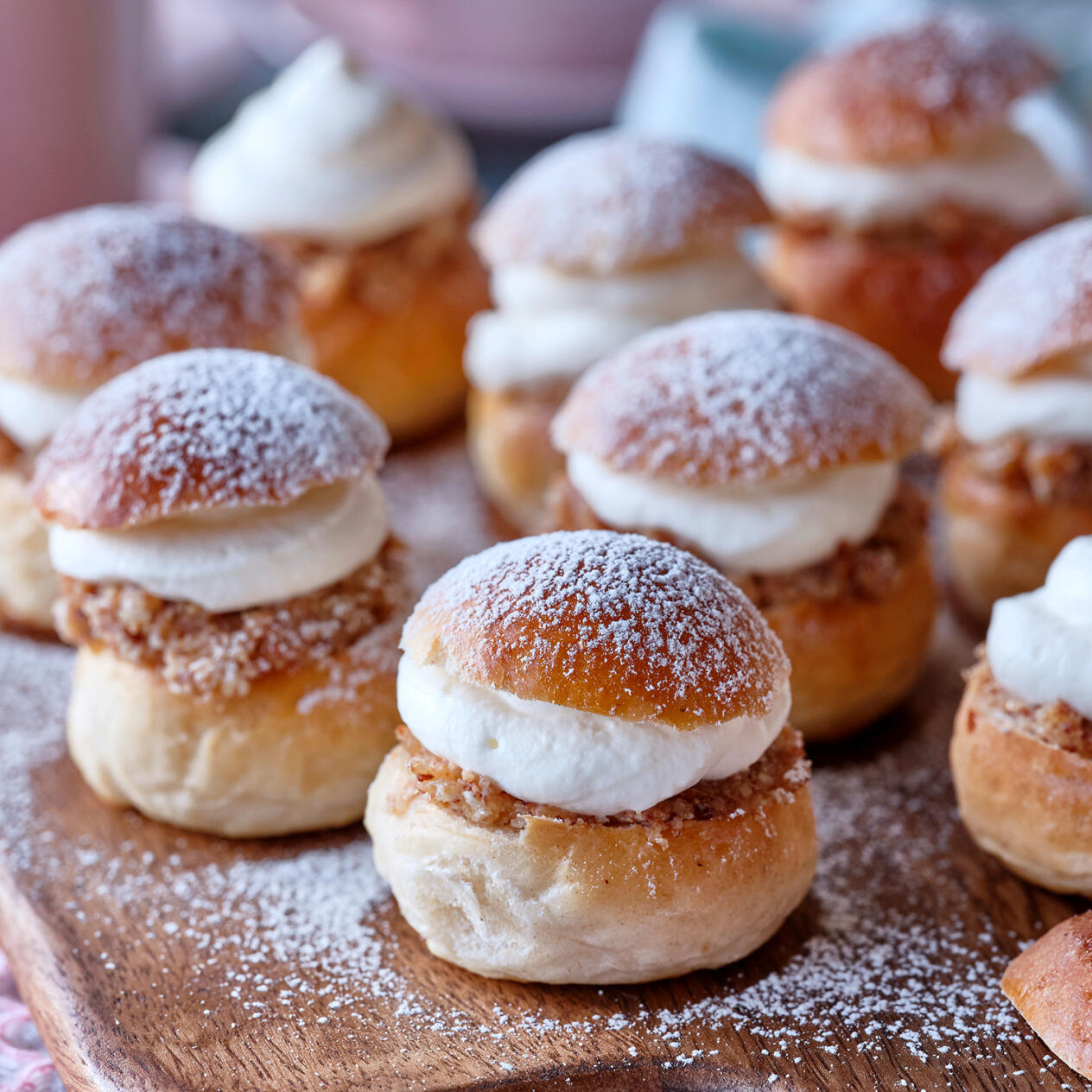 Minisemlor med rostade nötter