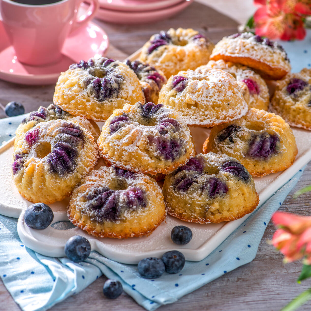 Minisockerkakor med blåbär och  vit choklad