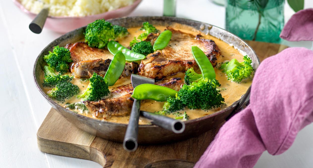 Kotletter med broccoli och ädelostsås