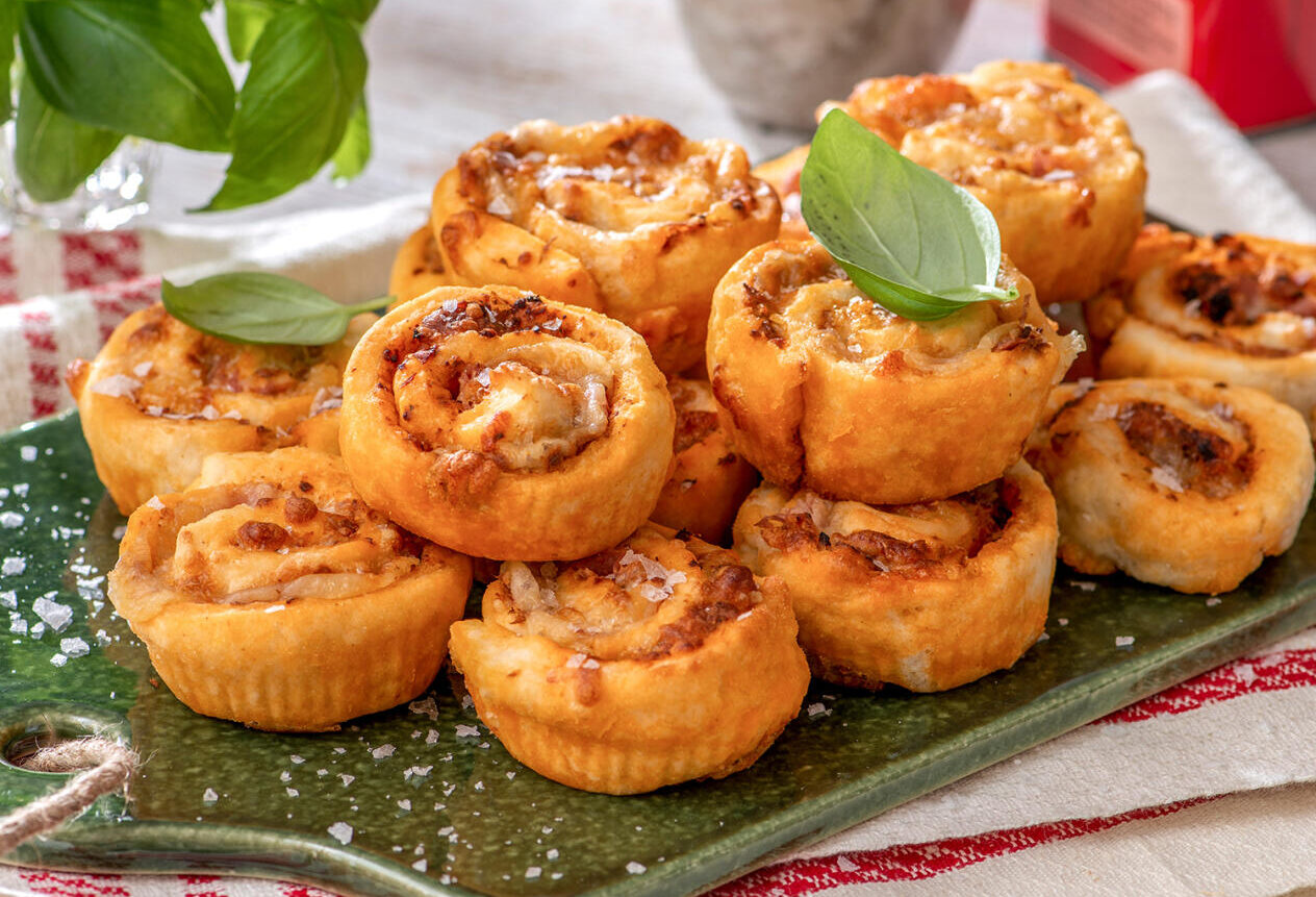 Glutenfria pizzabullar med salami och mozzarella