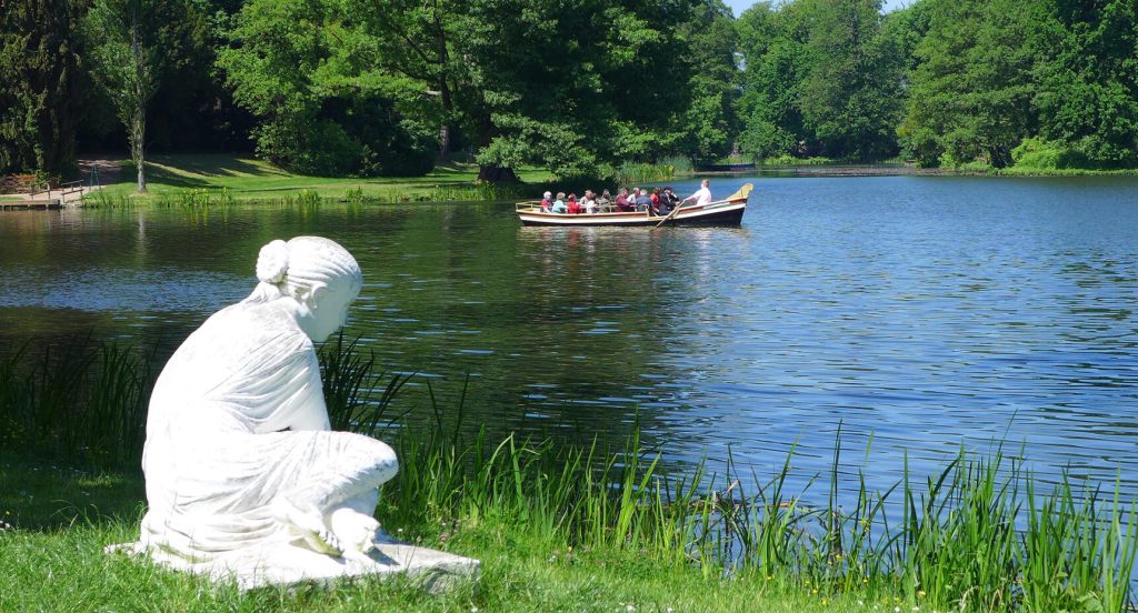 Båtturen på sjön i trädgårdsriket Wörlitzer park är en höjdpunkt.