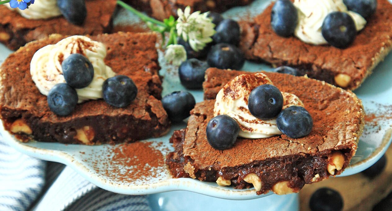 Jordnötsbrownies med mjölkchoklad