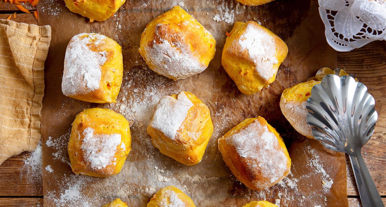 Saftiga morotsbullar