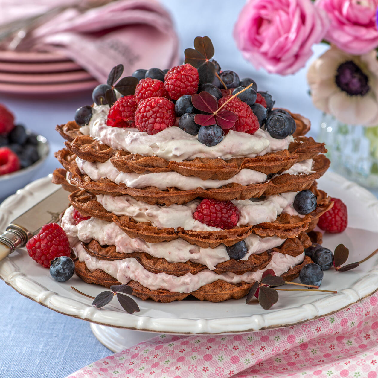 Chokladvåffeltårta med hallongrädde