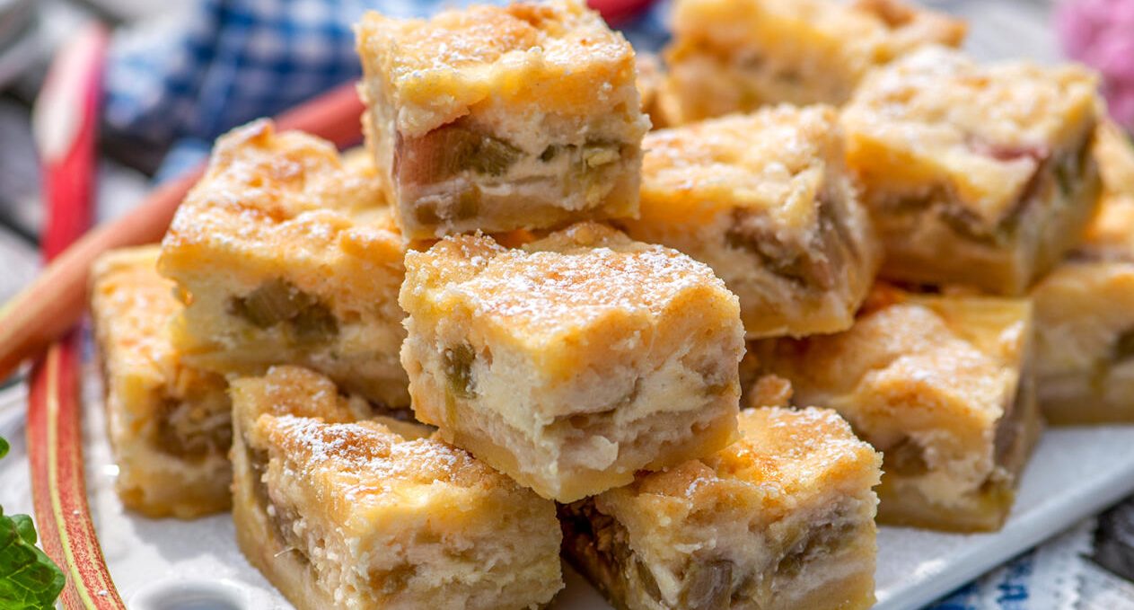 Rabarberrutor med krämig fyllning