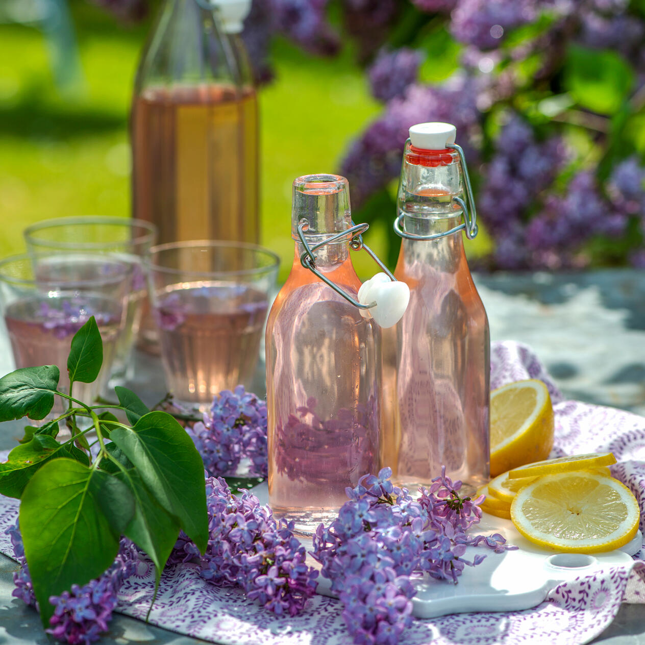 Hemgjord syrensaft med citron