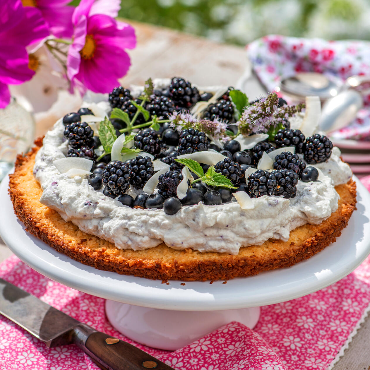 Glutenfri kokos­kaka med blåbär