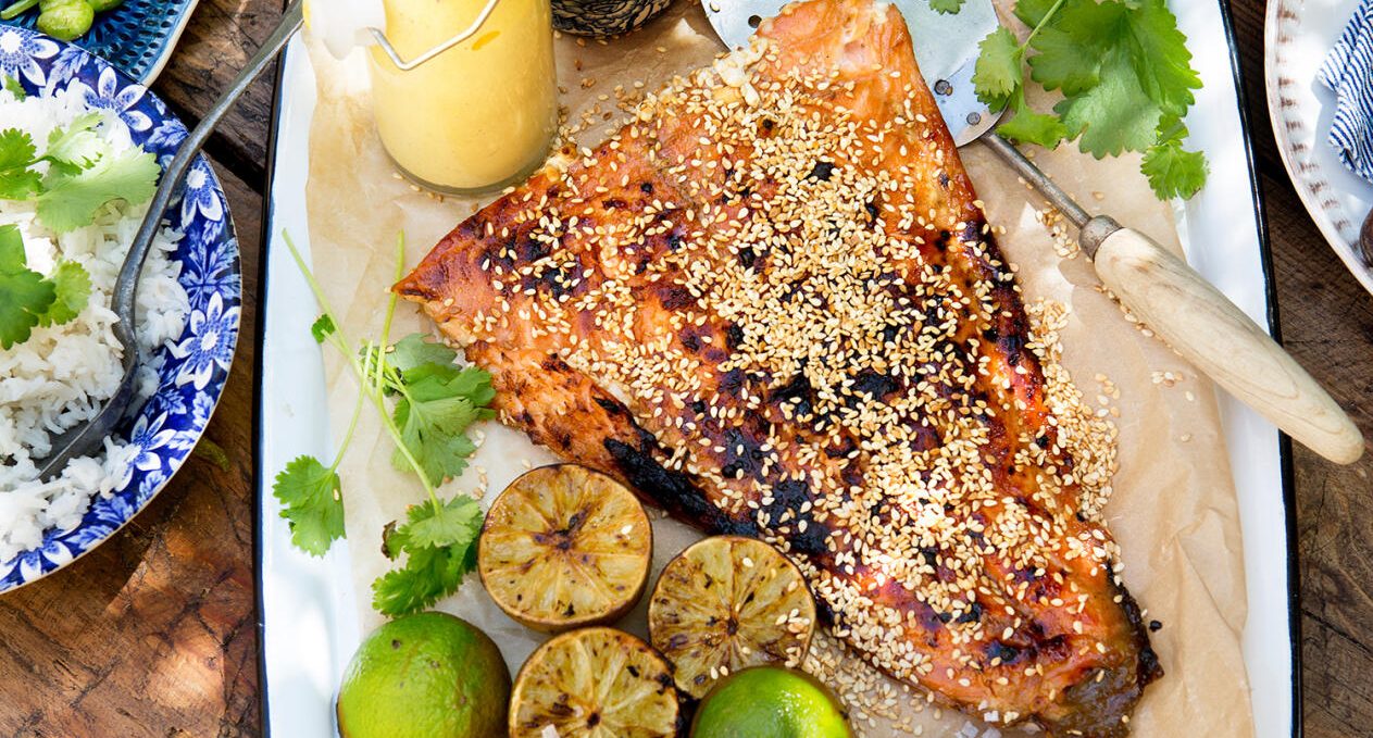 Grillad laxsida med lime och stekta grönsaker