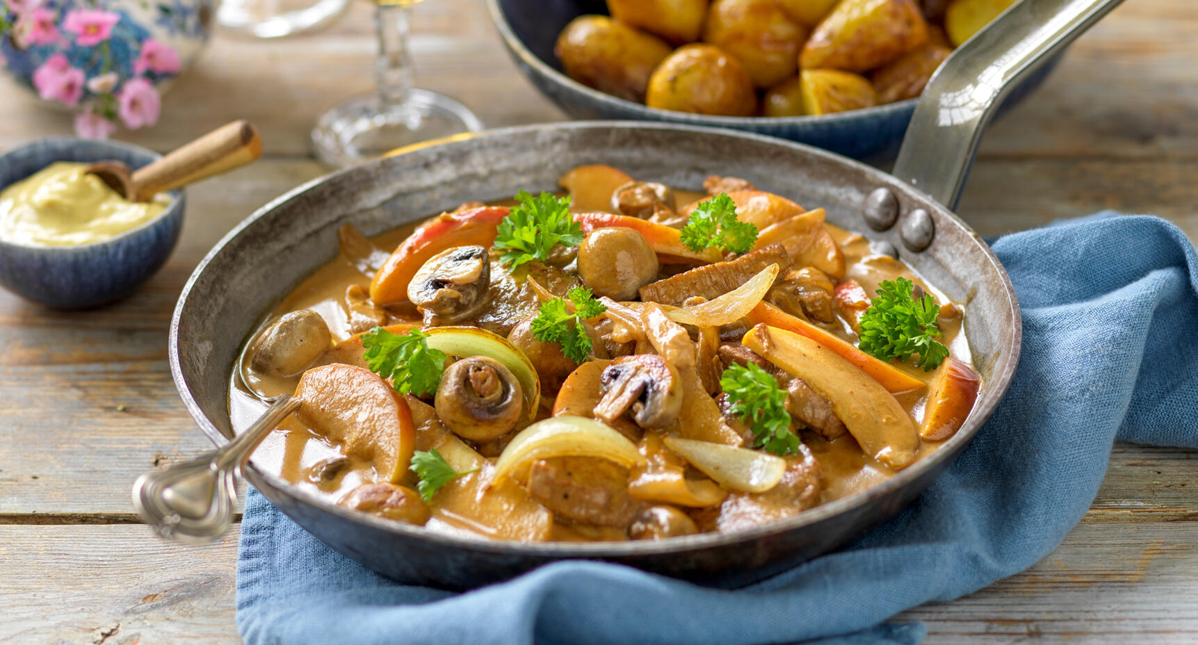 Fläskfilégryta med svamp och äpple