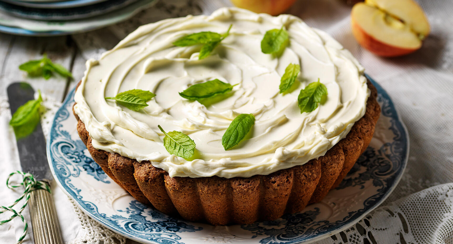 Äppelkaka med färskostglasyr