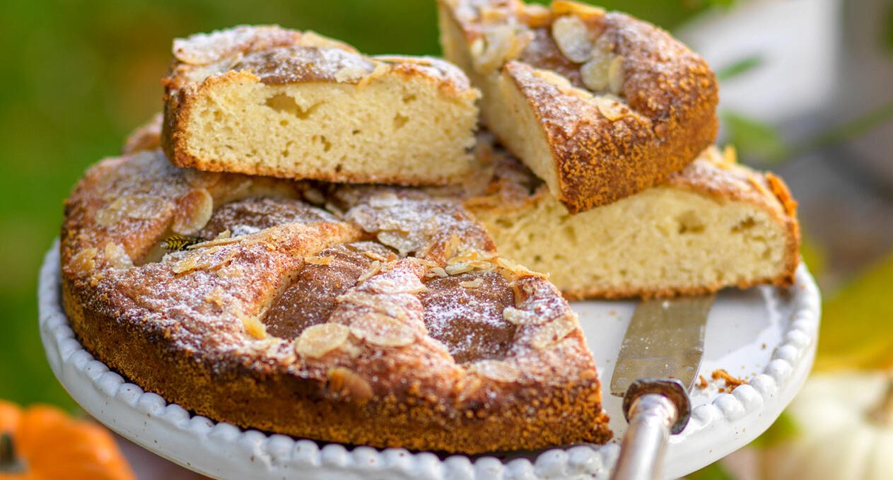 Mjuk mandelkaka med päron